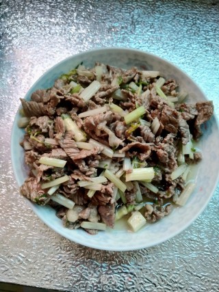 芹菜炒牛肉的做法