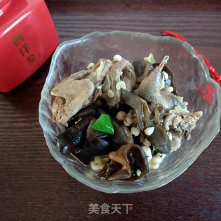 木耳薏米炖鹌鹑的做法