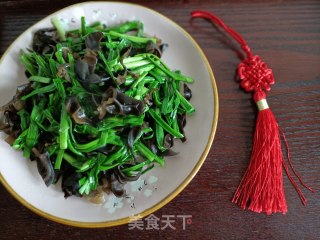 蒜苗炒木耳的做法
