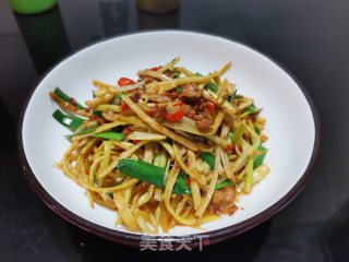 手撕小笋炒肉的做法