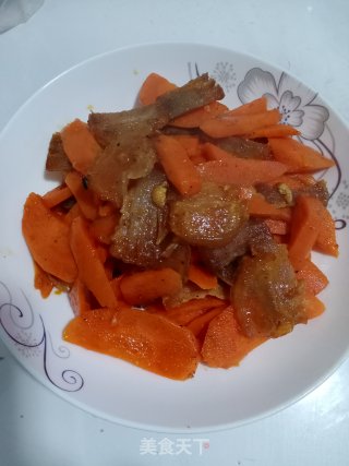 腊肉炒红萝卜的做法