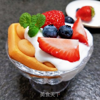 草莓酸奶甜品的做法