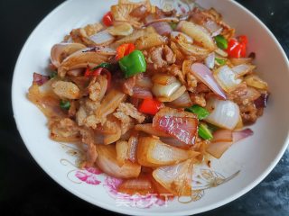 洋葱炒肉的做法