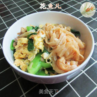 菜芯肉丝鸡蛋炒河粉的做法