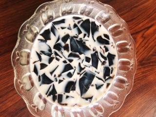 牛奶龟苓膏的做法