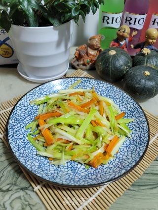 韭黄炒胡萝卜的做法