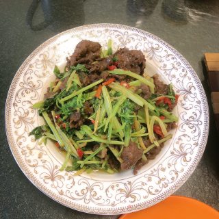 芹菜炒牛肉的做法