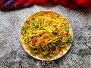 胡萝卜土豆蒸芹菜叶的做法