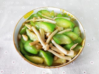 鲜菇炒丝瓜的做法