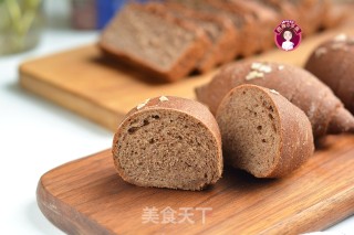 黑全麦老面吐司&盐卷