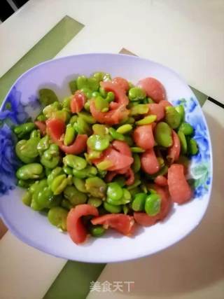 蚕豆炒热狗肠的做法