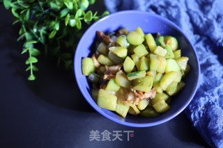 五花肉炒黄瓜丁的做法