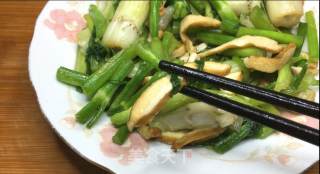 家常香干炒水芹，材料简单，制作方便，鲜香可口，非常下饭。的做法