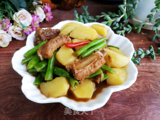土豆豆角炖排骨的做法