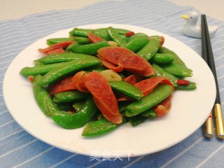 春天时令美食快手菜～甜豆炒腊肠
