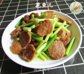 蒜薹炒牛肉丸的做法