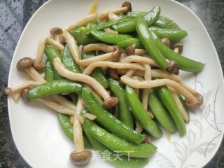 蟹味菇炒甜豆的做法