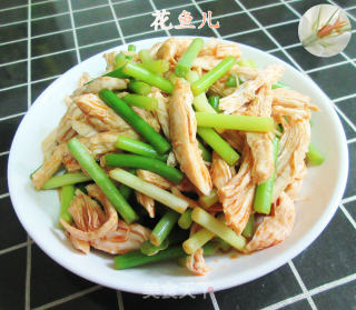 蒜薹拌鸡胸肉的做法