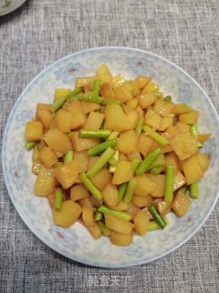 蒜苔炒土豆的做法