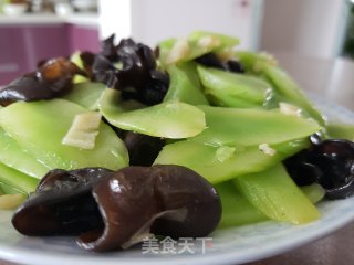 莴笋炒黑木耳的做法