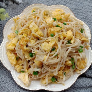 金针菇炒鸡蛋的做法