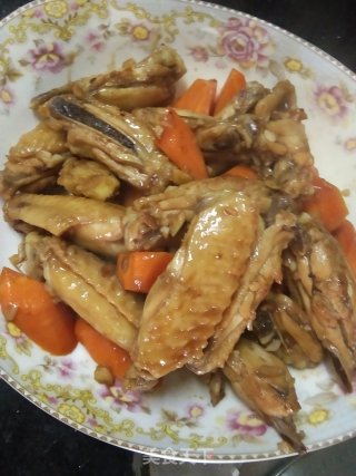 蒜香可乐焖鸡翅的做法