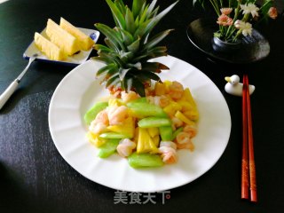 夏天开胃瘦身美食～菠萝炒虾球的做法