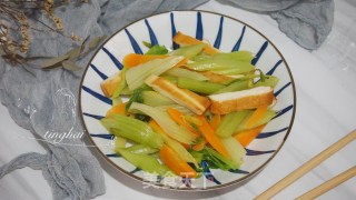 降压低脂：西芹炒香干的做法