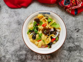 洋葱木耳拌豆腐皮的做法