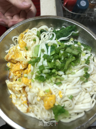 葱花鸡蛋面的做法