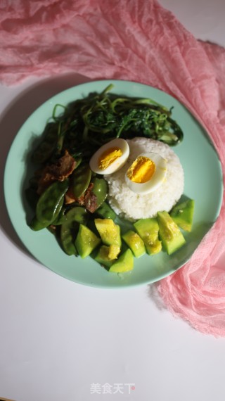 扁豆炒五花肉盖烧饭的做法