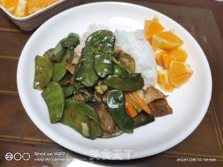 五花肉炒扁豆盖烧饭的做法