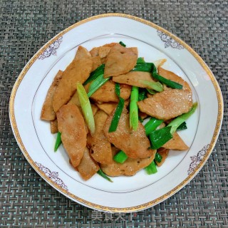 蒜苗炒肉饼的做法