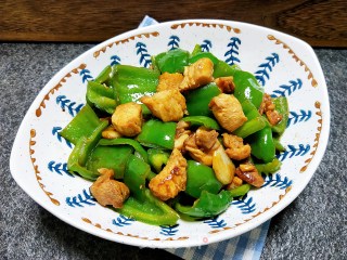 鸡肉炒青椒的做法