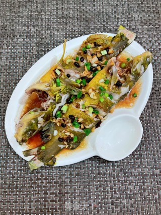 蒜蓉豆豉蒸黄骨鱼的做法
