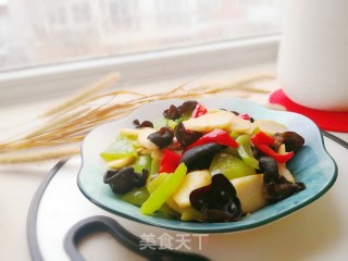山药炒木耳的做法