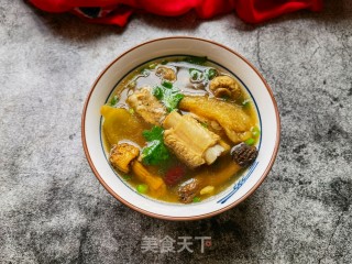 菌菇排骨汤的做法