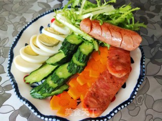 烤肠鸡蛋沙拉