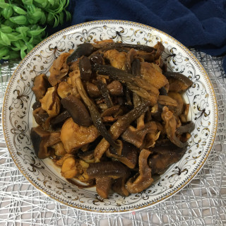 菌菇烧鸡腿的做法