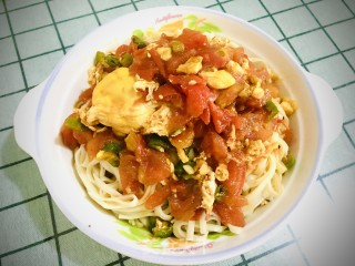 西红柿鸡蛋拌面的做法