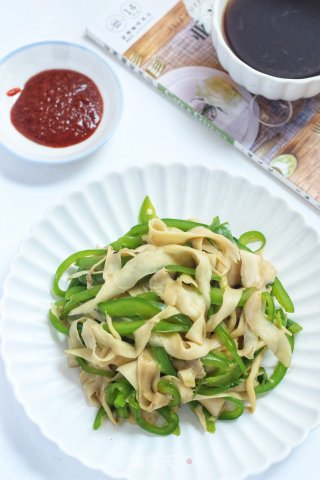 无油杏鲍菇炒青椒的做法