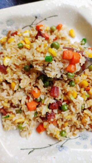 香肠鸡蛋炒饭的做法