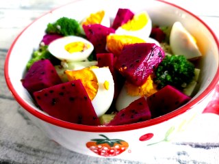 藜麦乌鸡蛋沙拉
