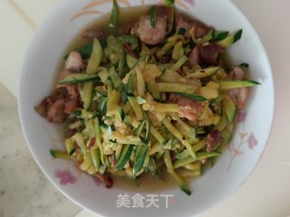 五花肉炒嫩南瓜的做法