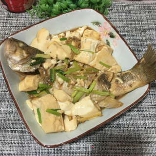 豆腐炖鲈鱼的做法