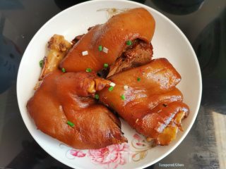 卤猪蹄的做法