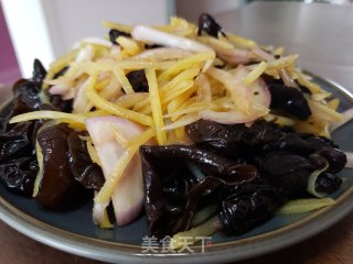 洋葱土豆丝拌木耳的做法