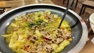四合院家香之酸菜牛肉的做法