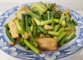 蒜苔炒豆腐的做法