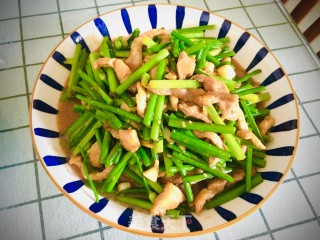 韭菜苔炒肉丝的做法